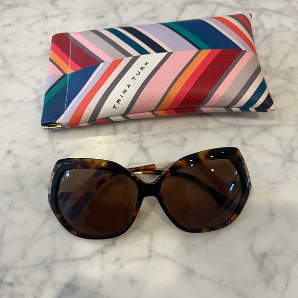 Tortoise Shell Sunglasses - Picture 3 of 5